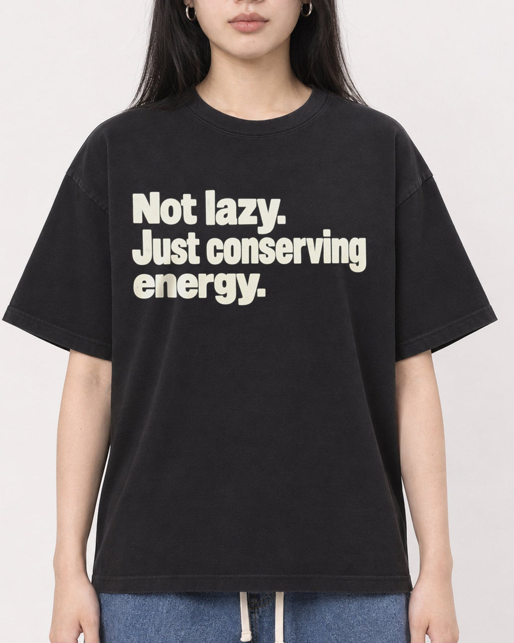 Mockup Boxy Heavyweight Tee Black female close-up 01