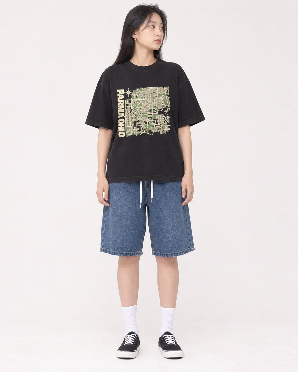 Mockup Boxy Heavyweight Tee Black female full-body 01