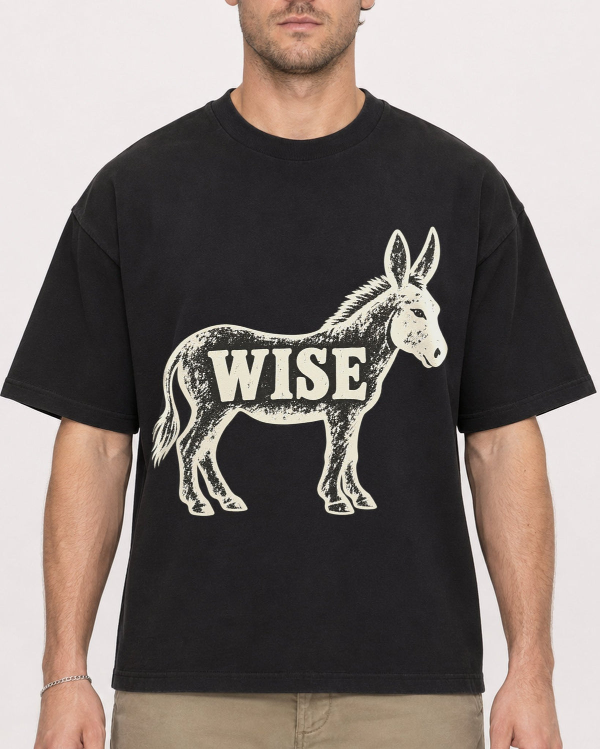 Mockup Boxy Heavyweight Tee Black male close-up 08