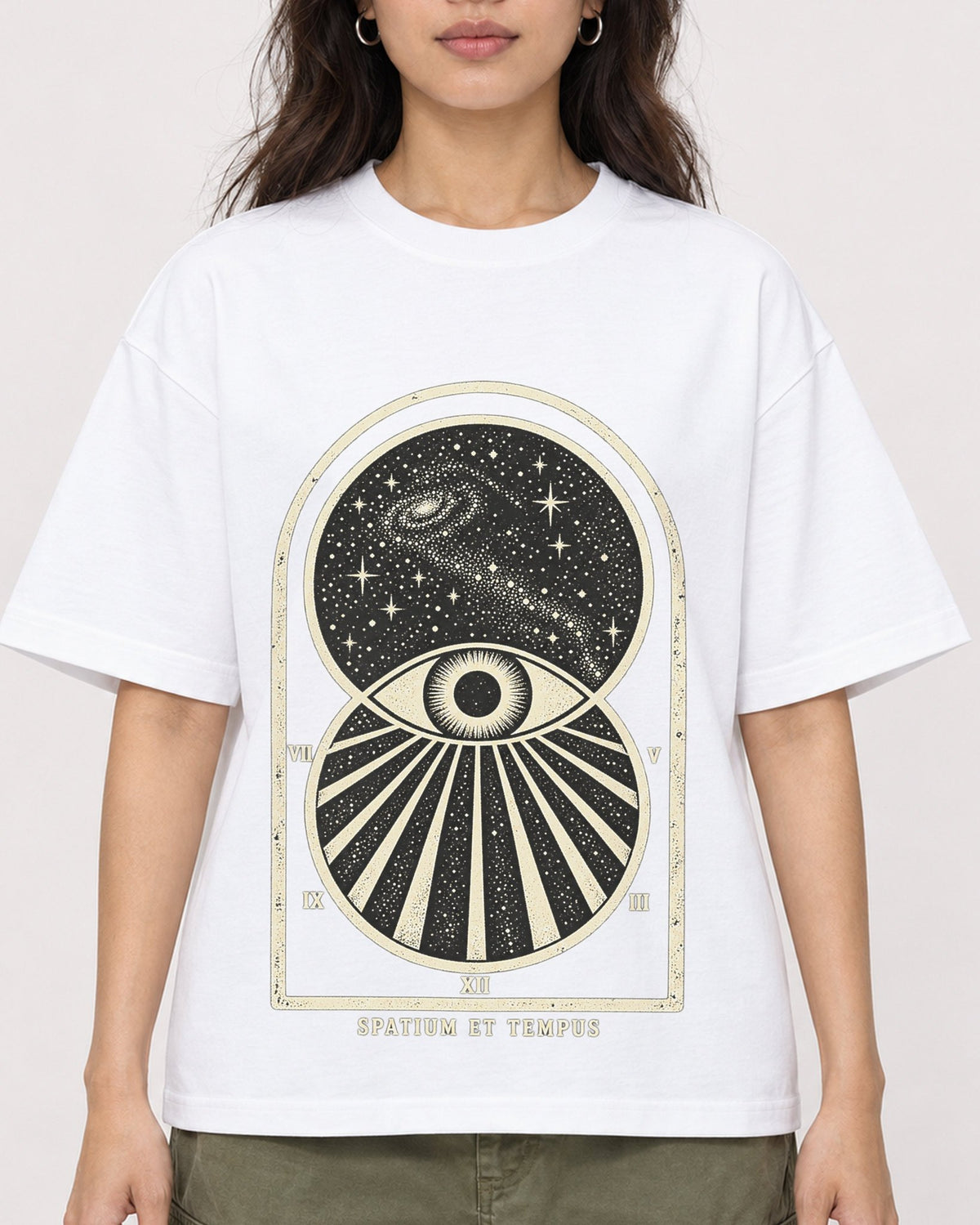 Mockup Boxy Heavyweight Tee White female close-up 02