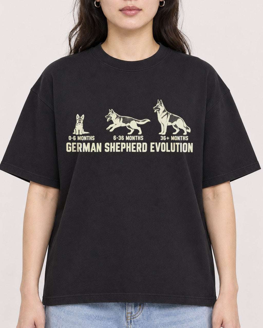 Mockup Boxy Heavyweight Tee Black female close-up 03