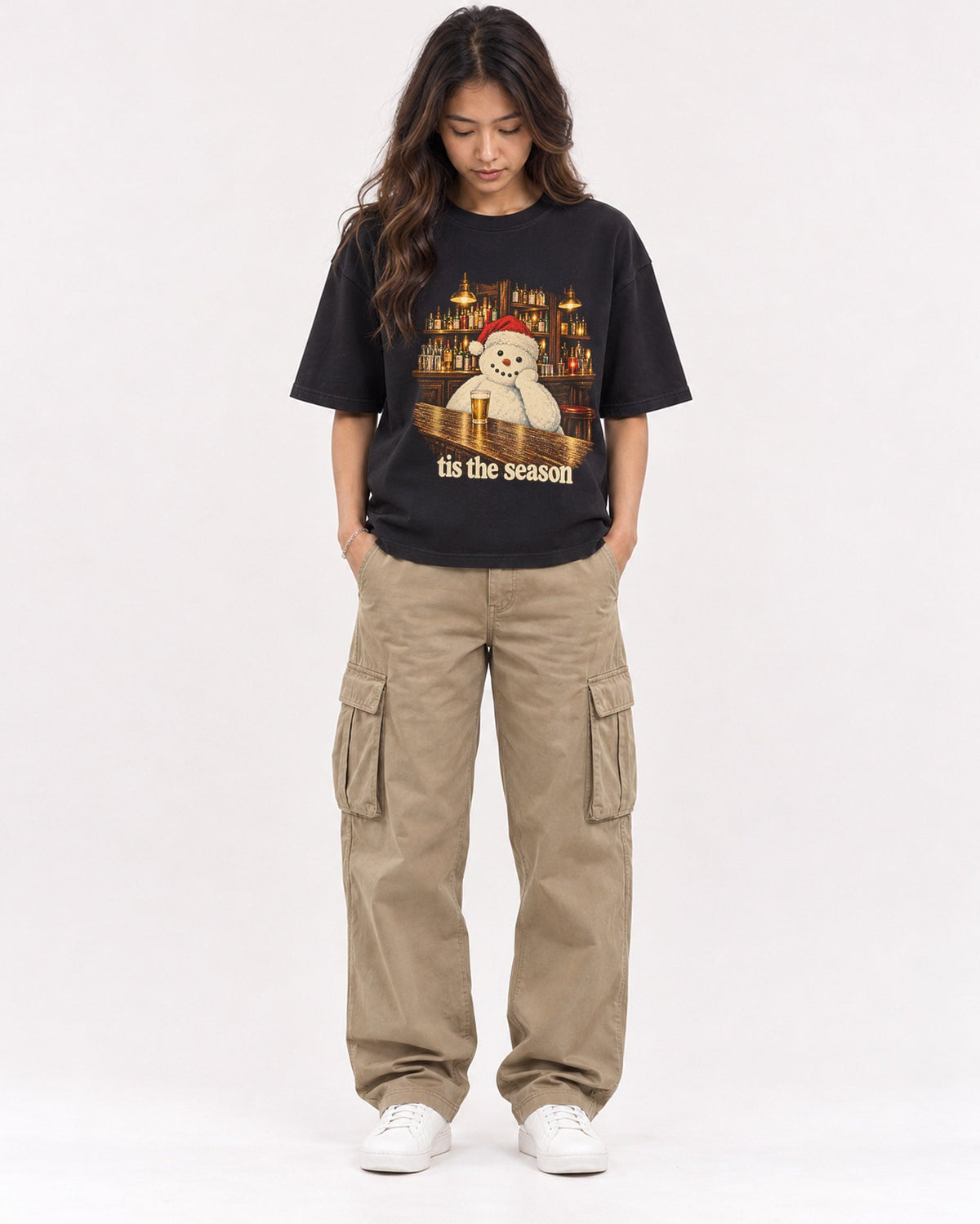 Mockup Boxy Heavyweight Tee Black female full-body 02