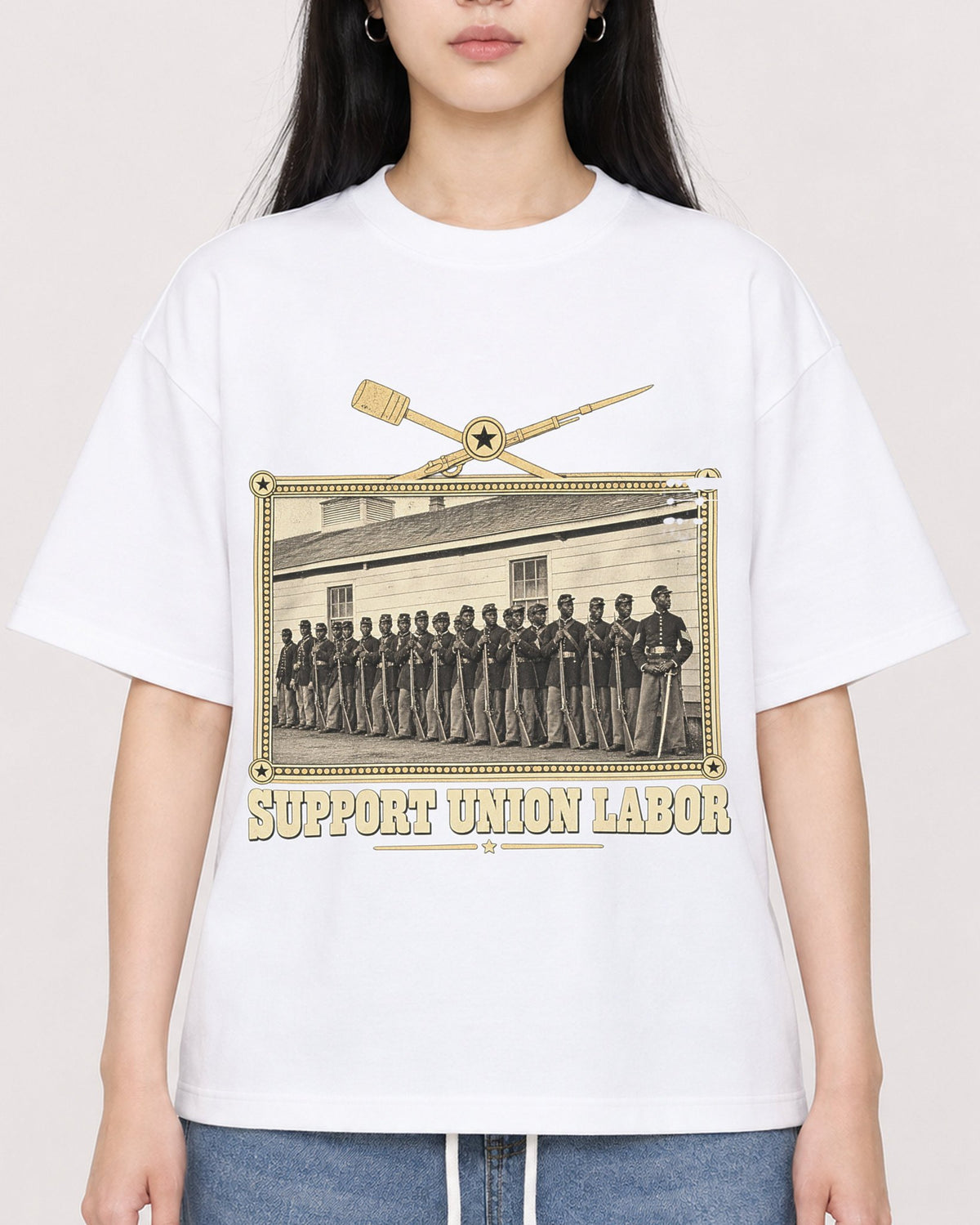 Mockup Boxy Heavyweight Tee White female close-up 01