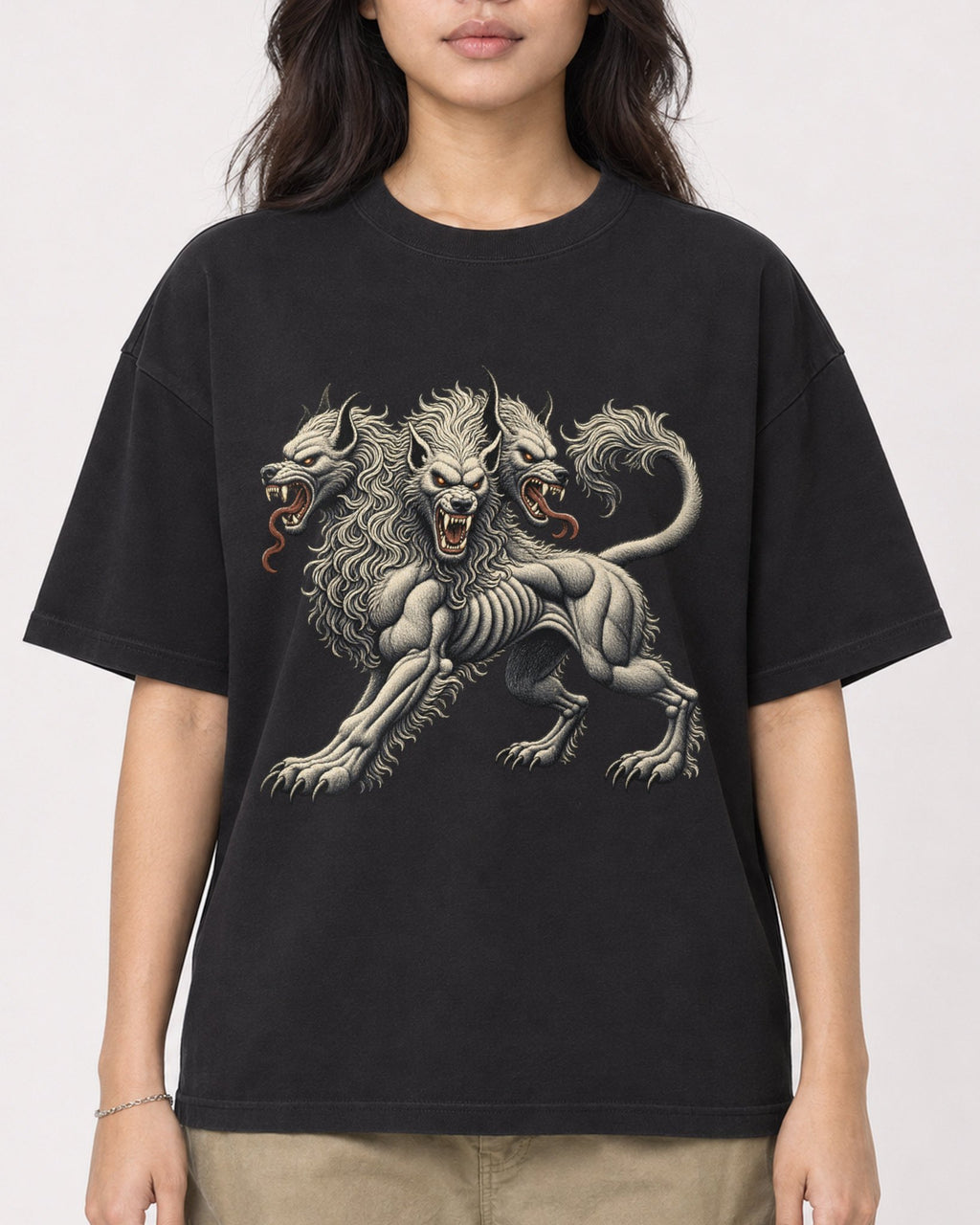 Mockup Boxy Heavyweight Tee Black female close-up 02