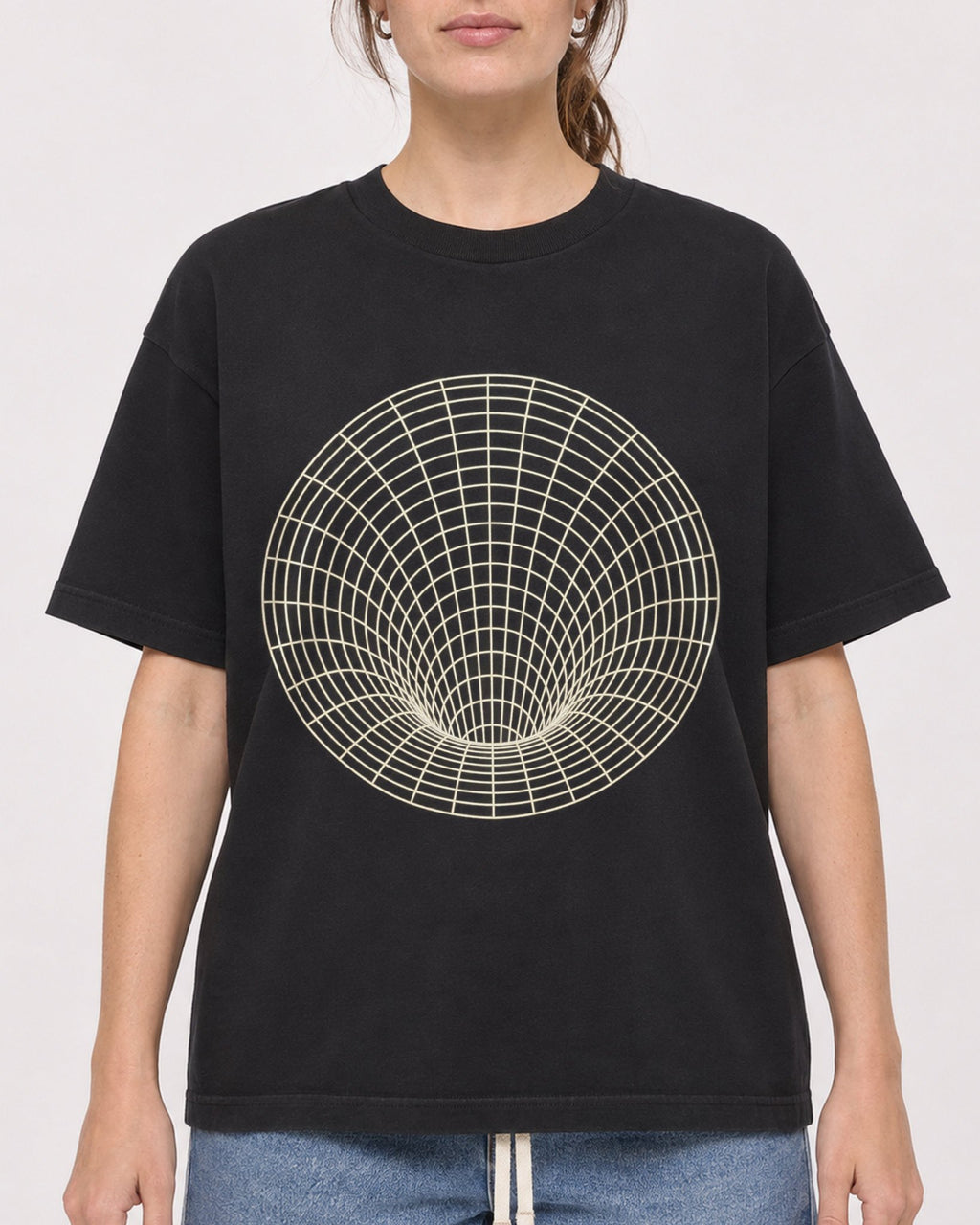 Mockup Boxy Heavyweight Tee Black female close-up 29