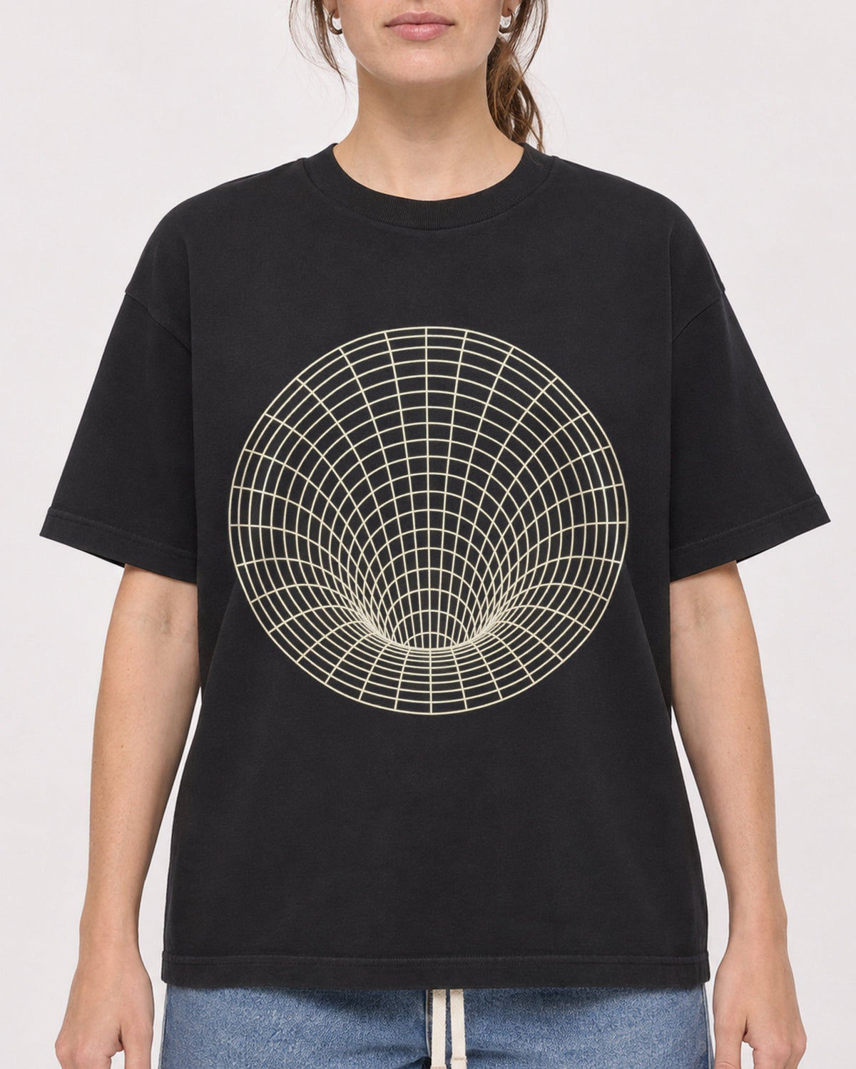 Mockup Boxy Heavyweight Tee Black female close-up 29