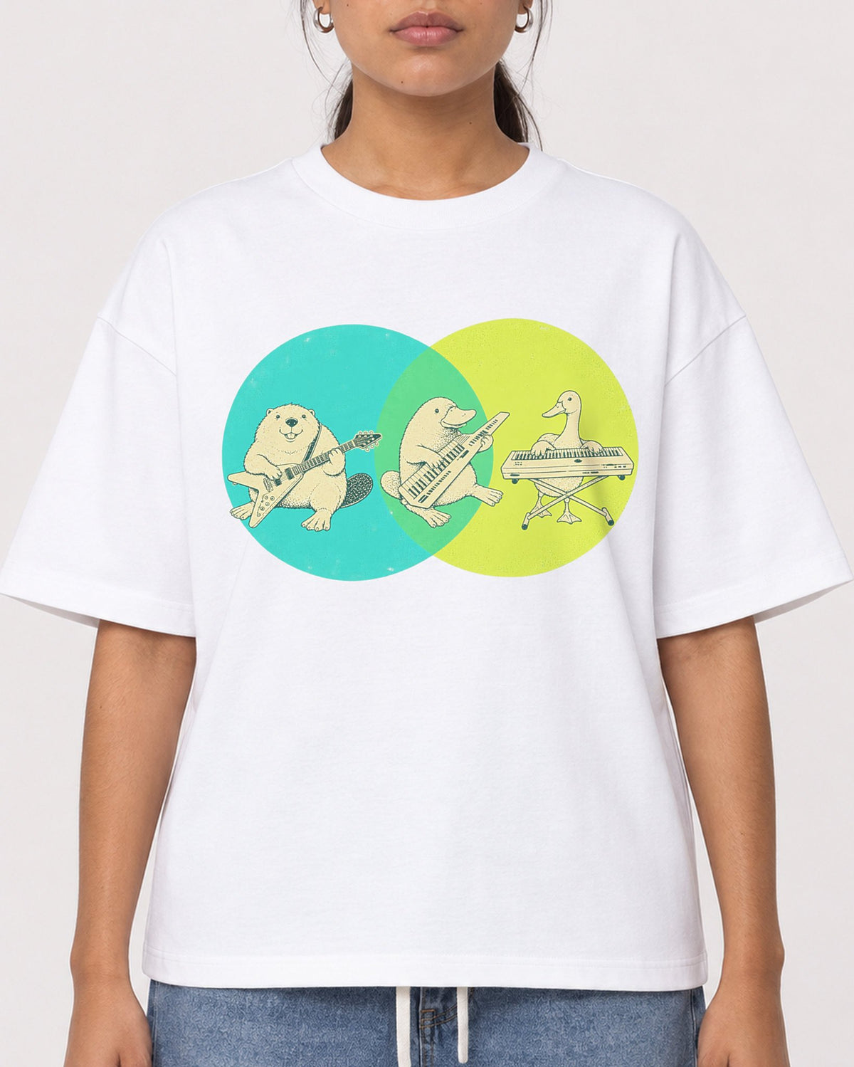 Mockup Boxy Heavyweight Tee White female close-up 16