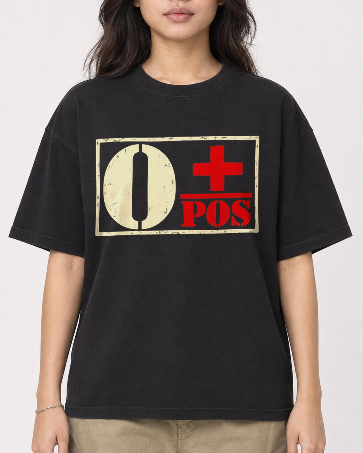 Mockup Boxy Heavyweight Tee Black female close-up 02