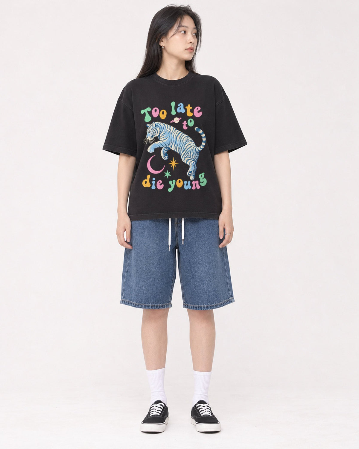 Mockup Boxy Heavyweight Tee Black female full-body 01