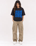 Mockup Boxy Heavyweight Tee Black female full-body 02