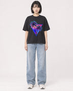 Mockup Boxy Heavyweight Tee Black female full-body 11