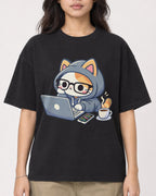 Mockup Boxy Heavyweight Tee Black female close-up 02