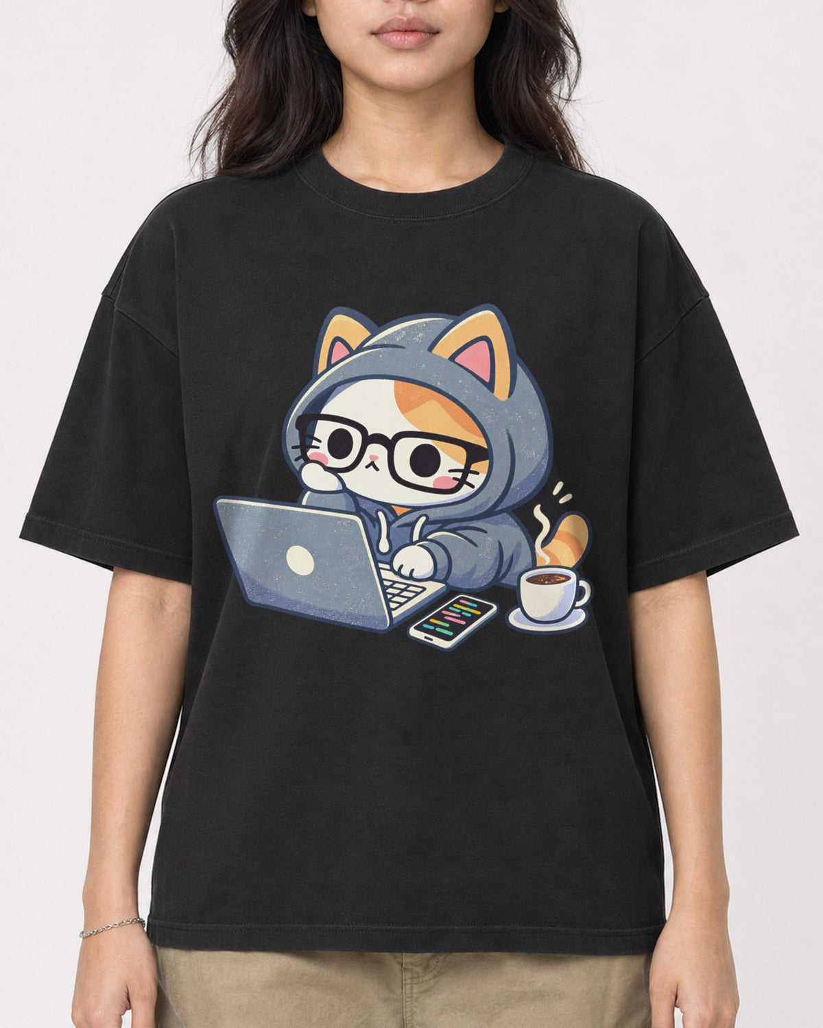 Mockup Boxy Heavyweight Tee Black female close-up 02
