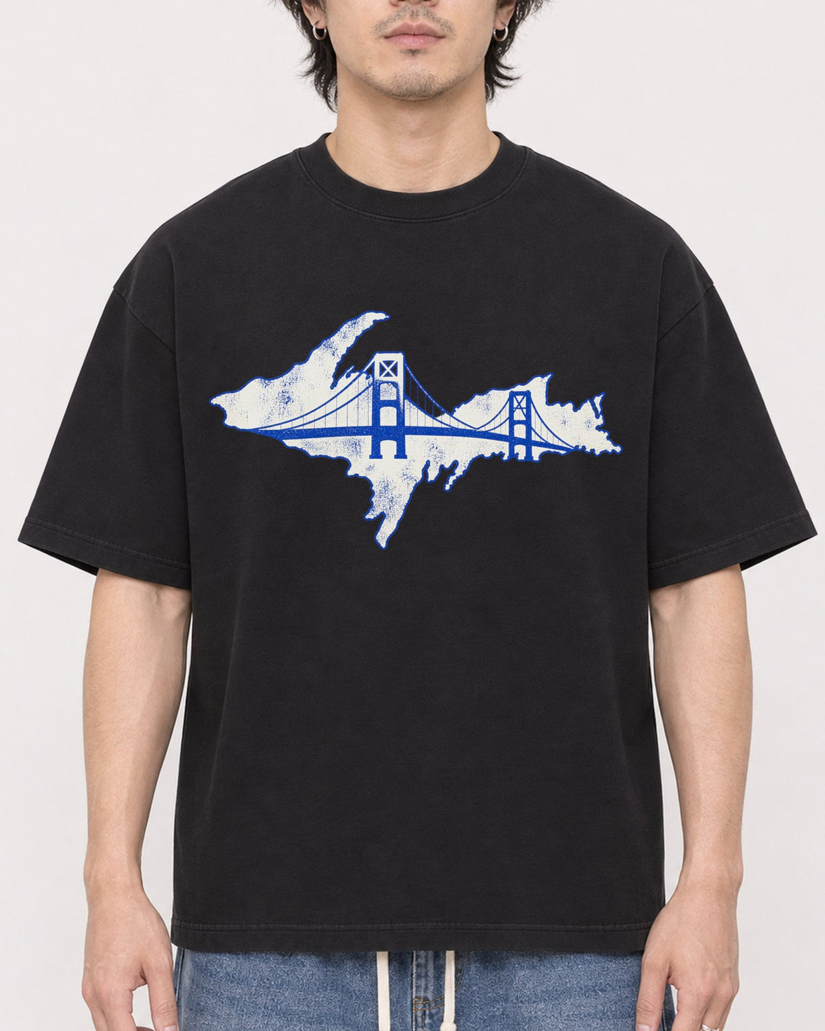 Mockup Boxy Heavyweight Tee Black male close-up 03