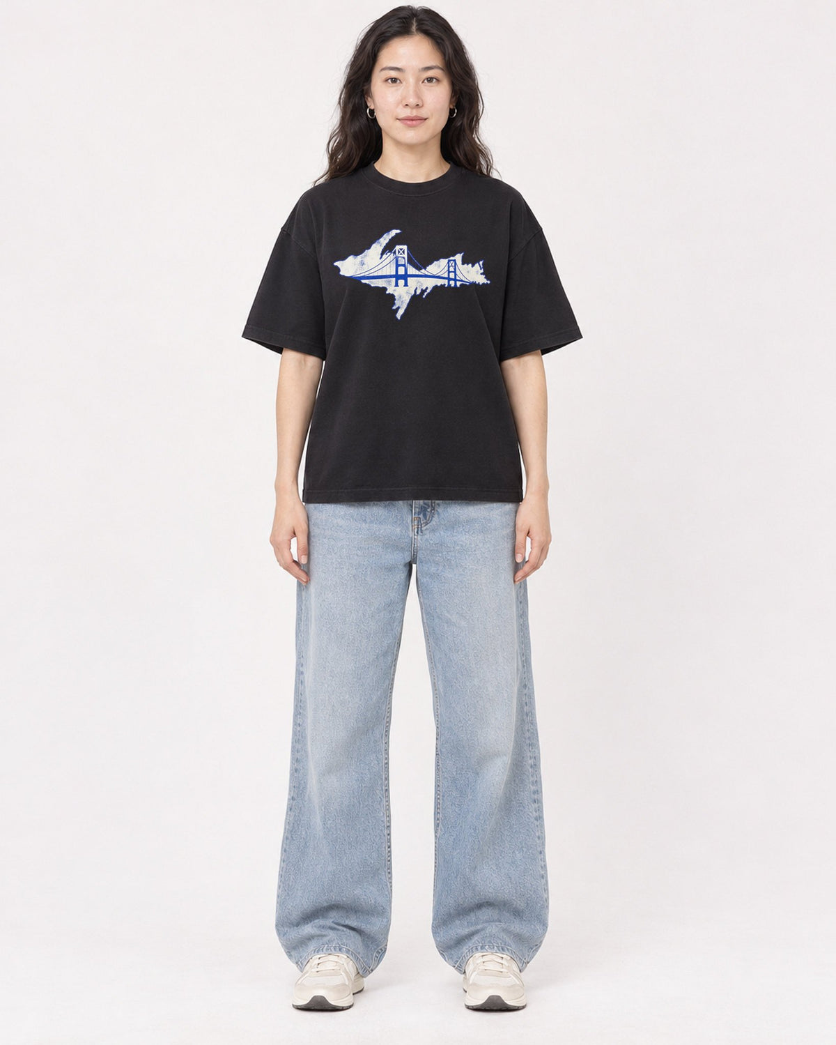 Mockup Boxy Heavyweight Tee Black female full-body 03