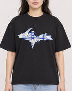 Mockup Boxy Heavyweight Tee Black female close-up 03