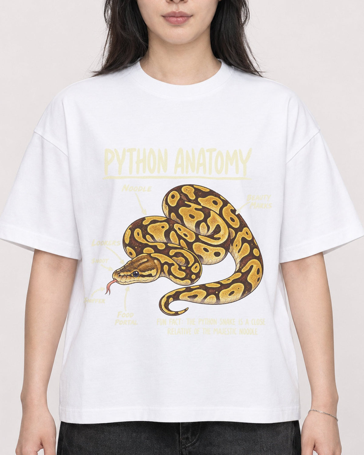 Mockup Boxy Heavyweight Tee White female close-up 13