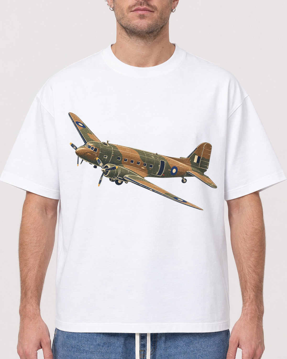 Mockup Boxy Heavyweight Tee White male close-up 08