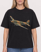 Mockup Boxy Heavyweight Tee Black female close-up 08