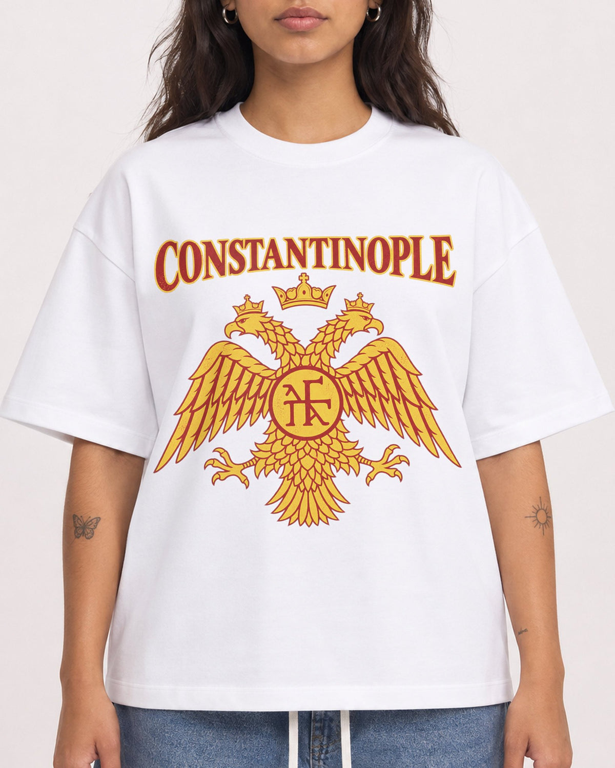 Mockup Boxy Heavyweight Tee White female close-up 06