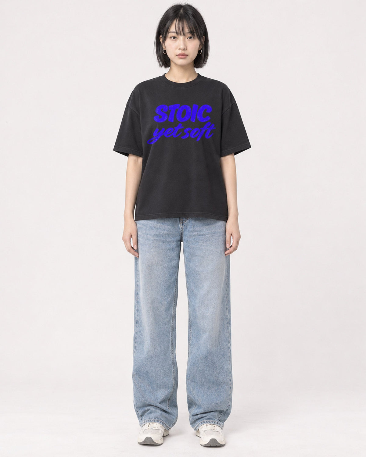 Mockup Boxy Heavyweight Tee Black female full-body 11