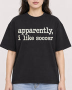 Mockup Boxy Heavyweight Tee Black female close-up 03
