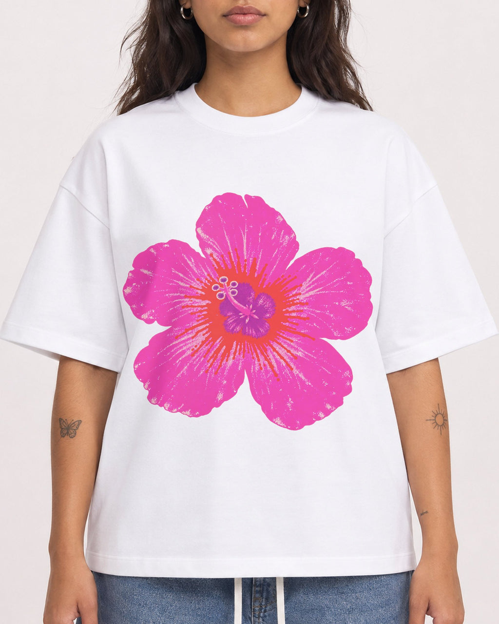 Mockup Boxy Heavyweight Tee White female close-up 06