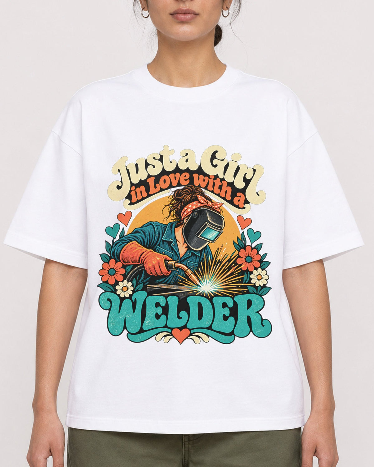 Mockup Boxy Heavyweight Tee White female close-up 17