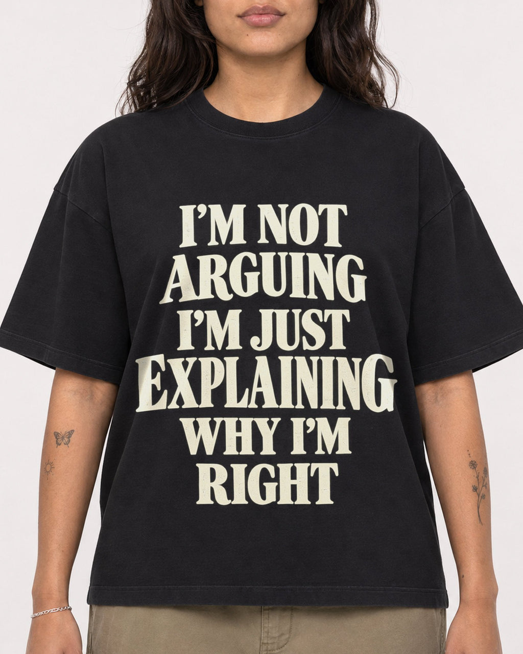 Mockup Boxy Heavyweight Tee Black female close-up 06