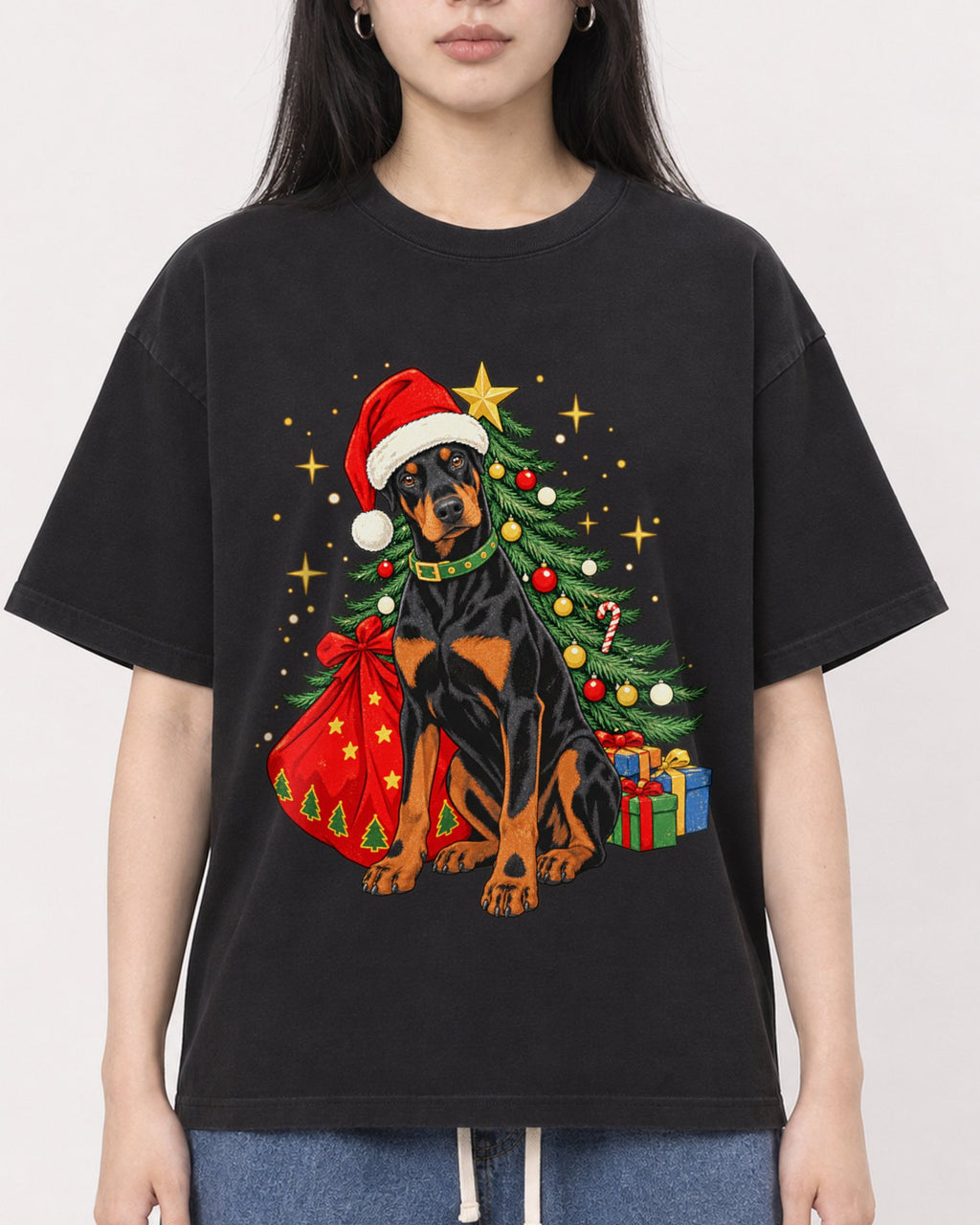 Mockup Boxy Heavyweight Tee Black female close-up 01