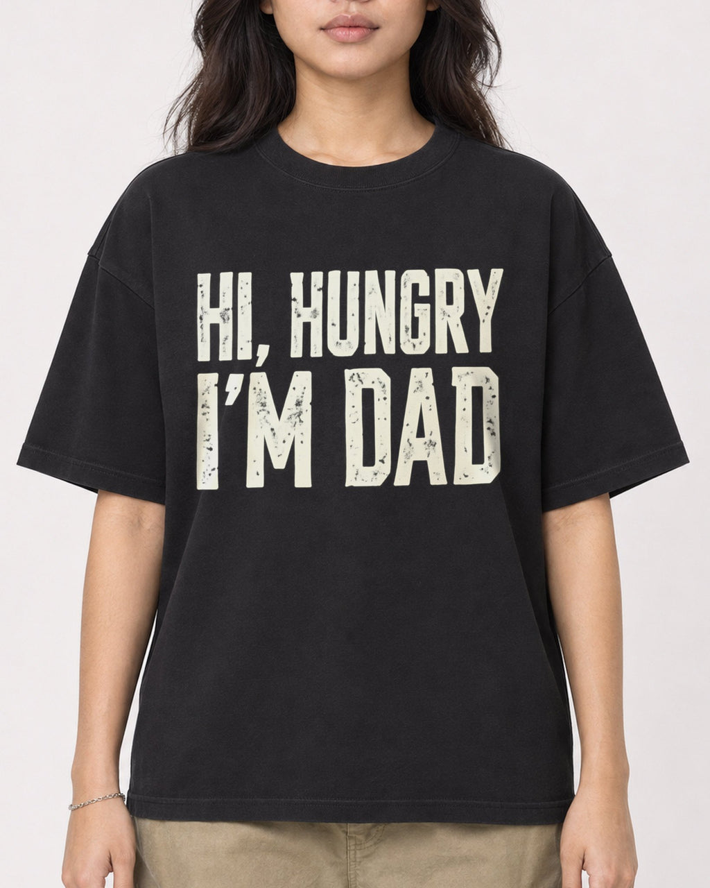 Mockup Boxy Heavyweight Tee Black female close-up 02