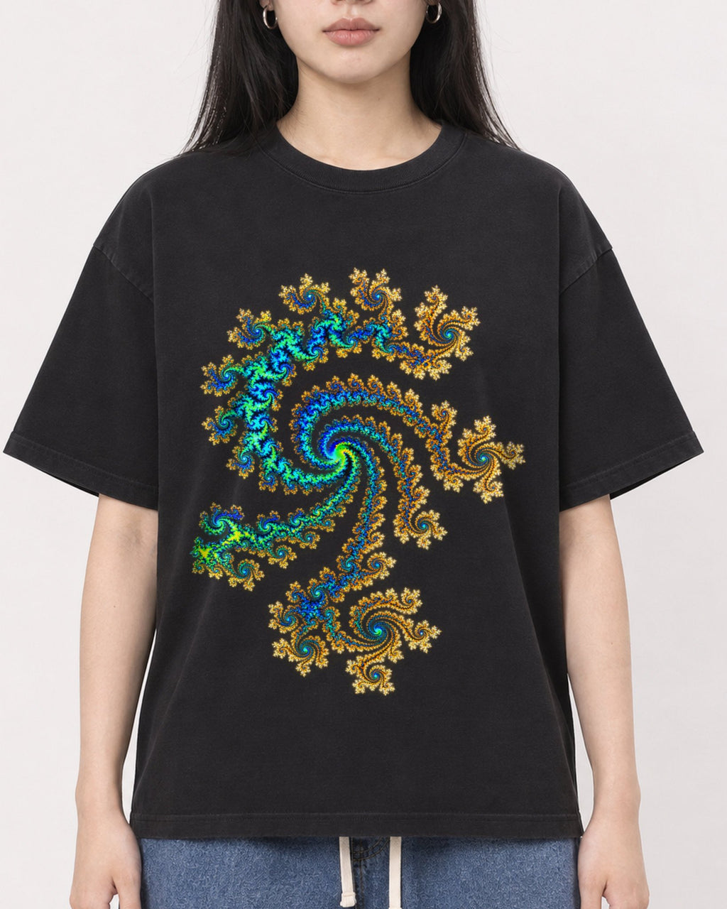 Mockup Boxy Heavyweight Tee Black female close-up 01