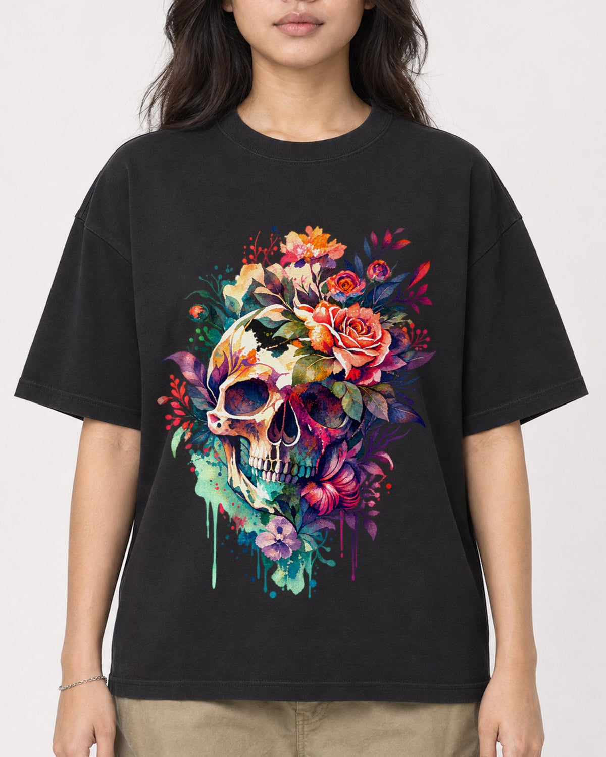 Mockup Boxy Heavyweight Tee Black female close-up 02