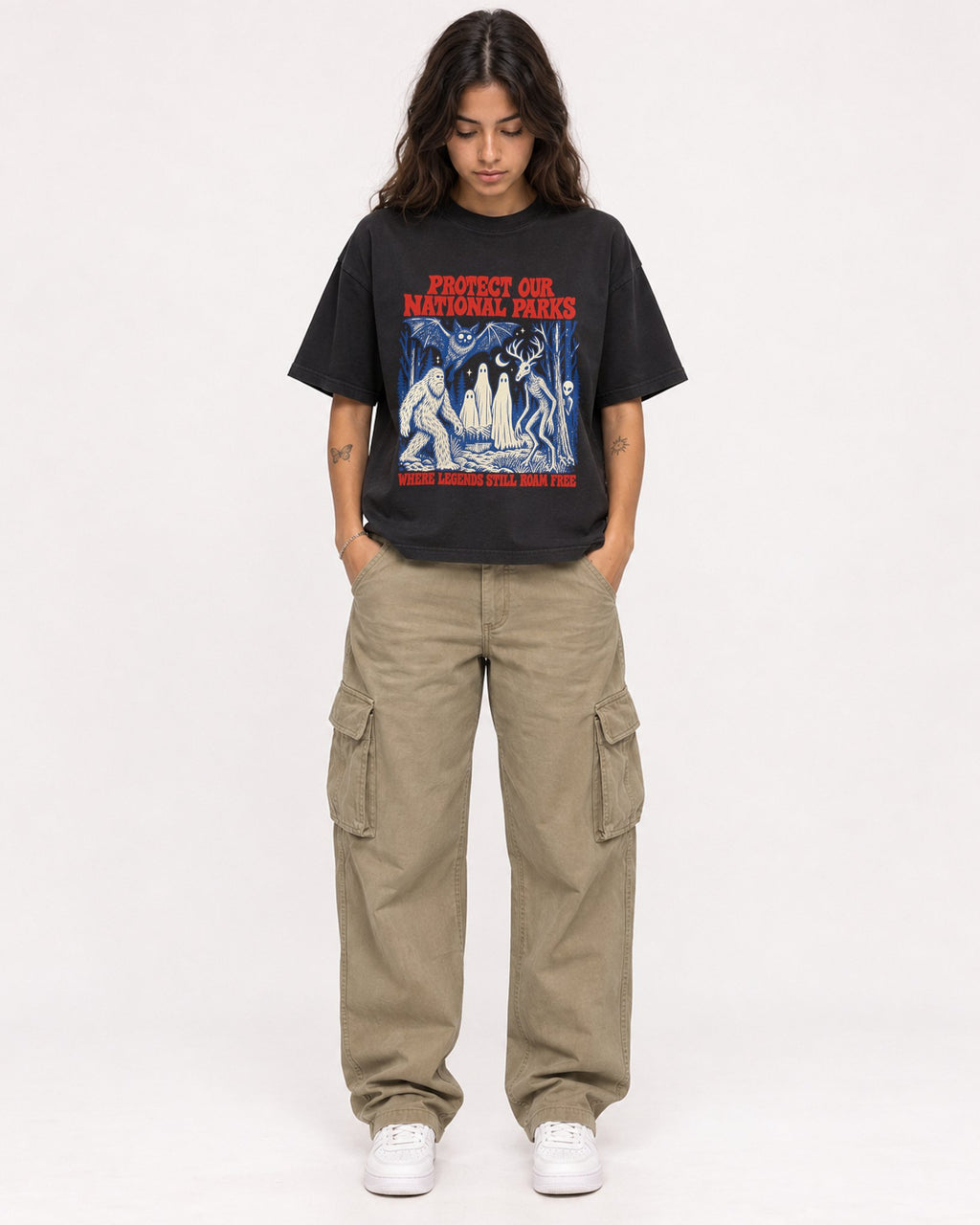 Mockup Boxy Heavyweight Tee Black female full-body 06