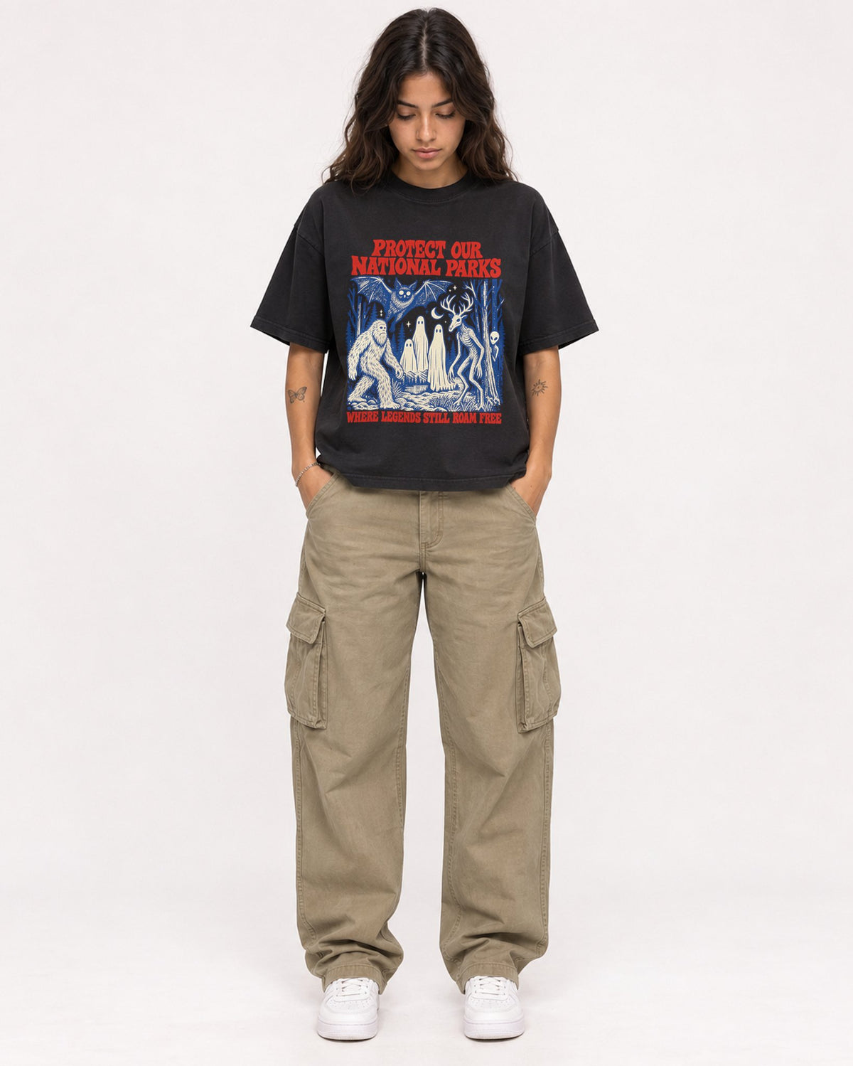 Mockup Boxy Heavyweight Tee Black female full-body 06