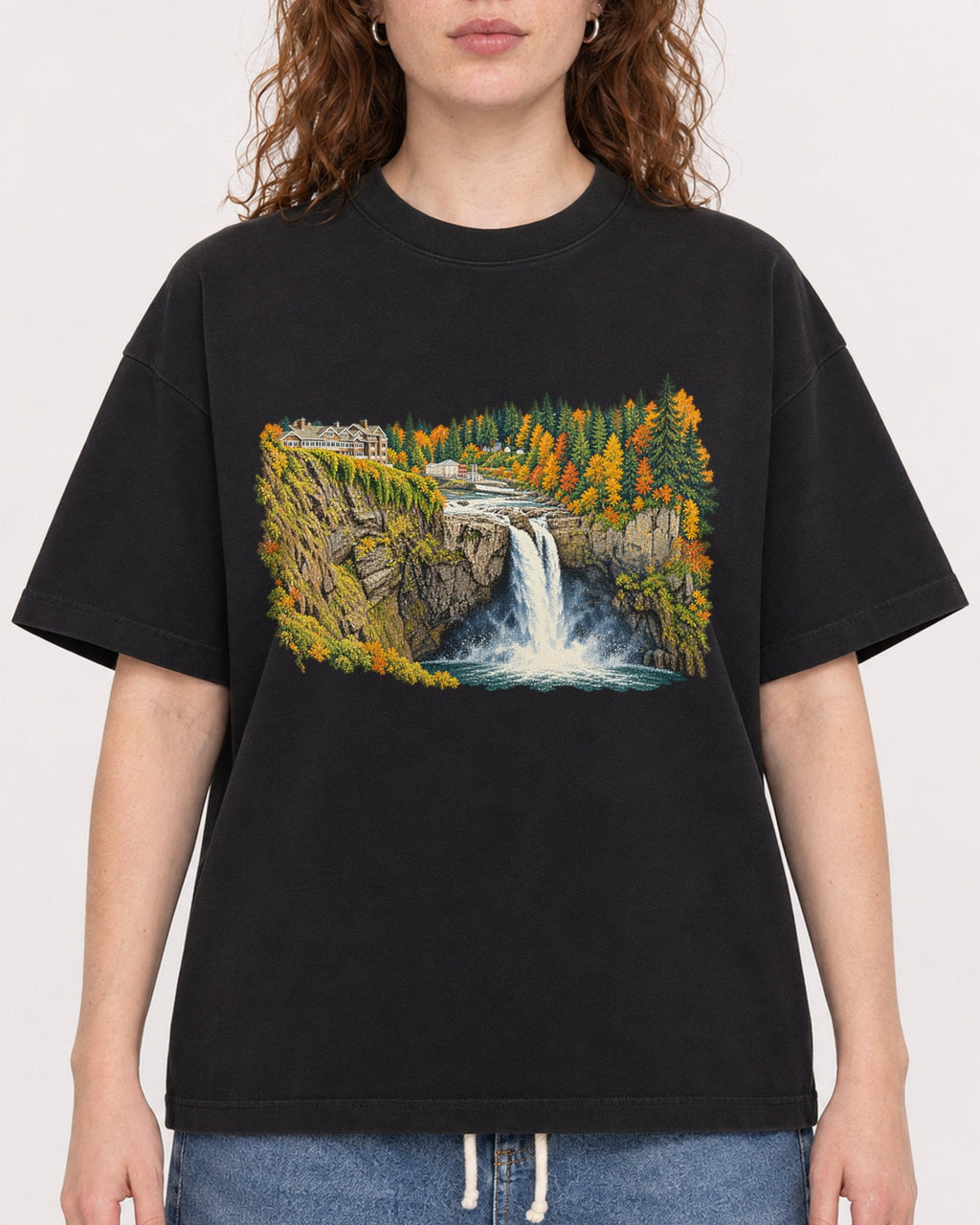 Mockup Boxy Heavyweight Tee Black female close-up 09