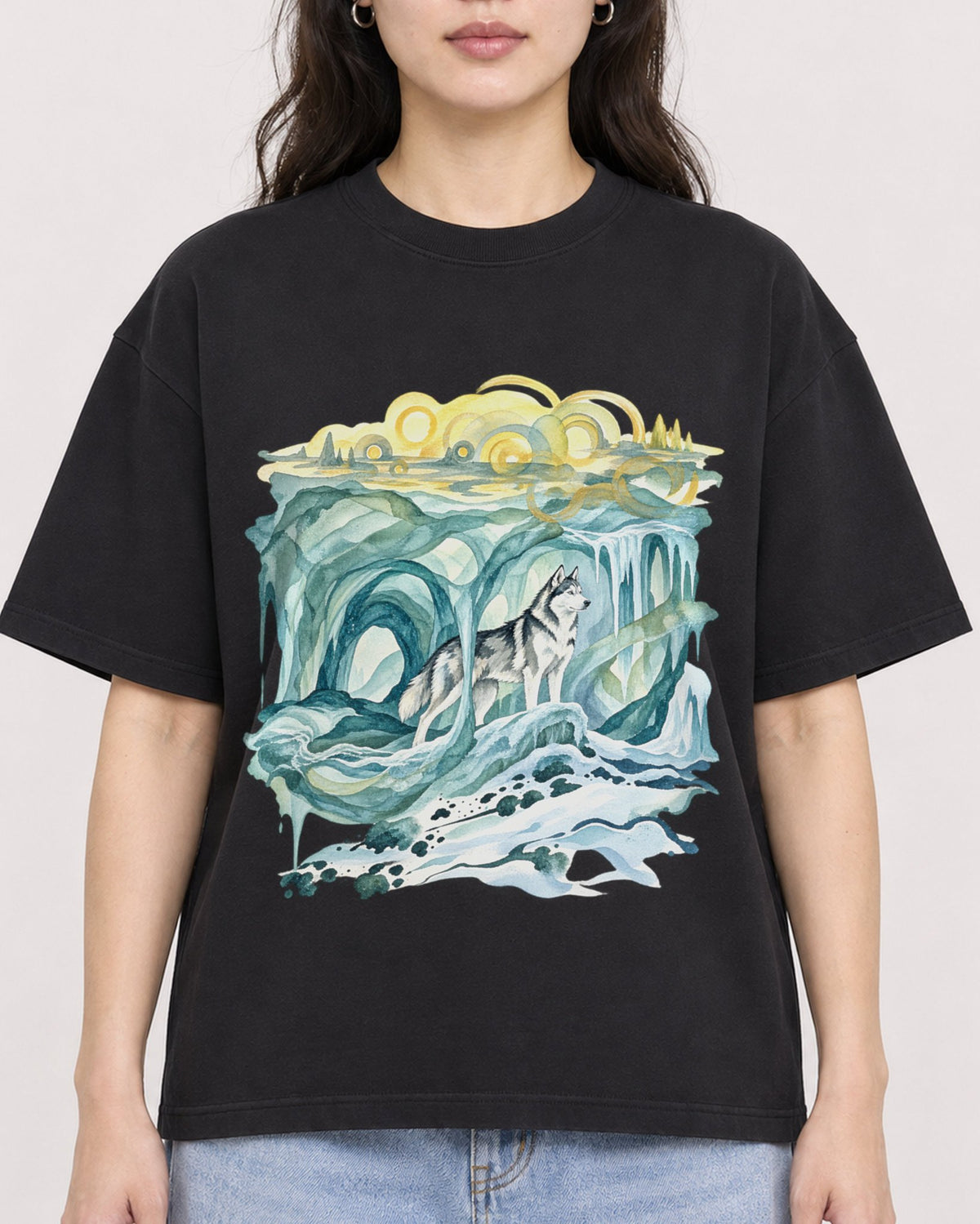 Mockup Boxy Heavyweight Tee Black female close-up 03