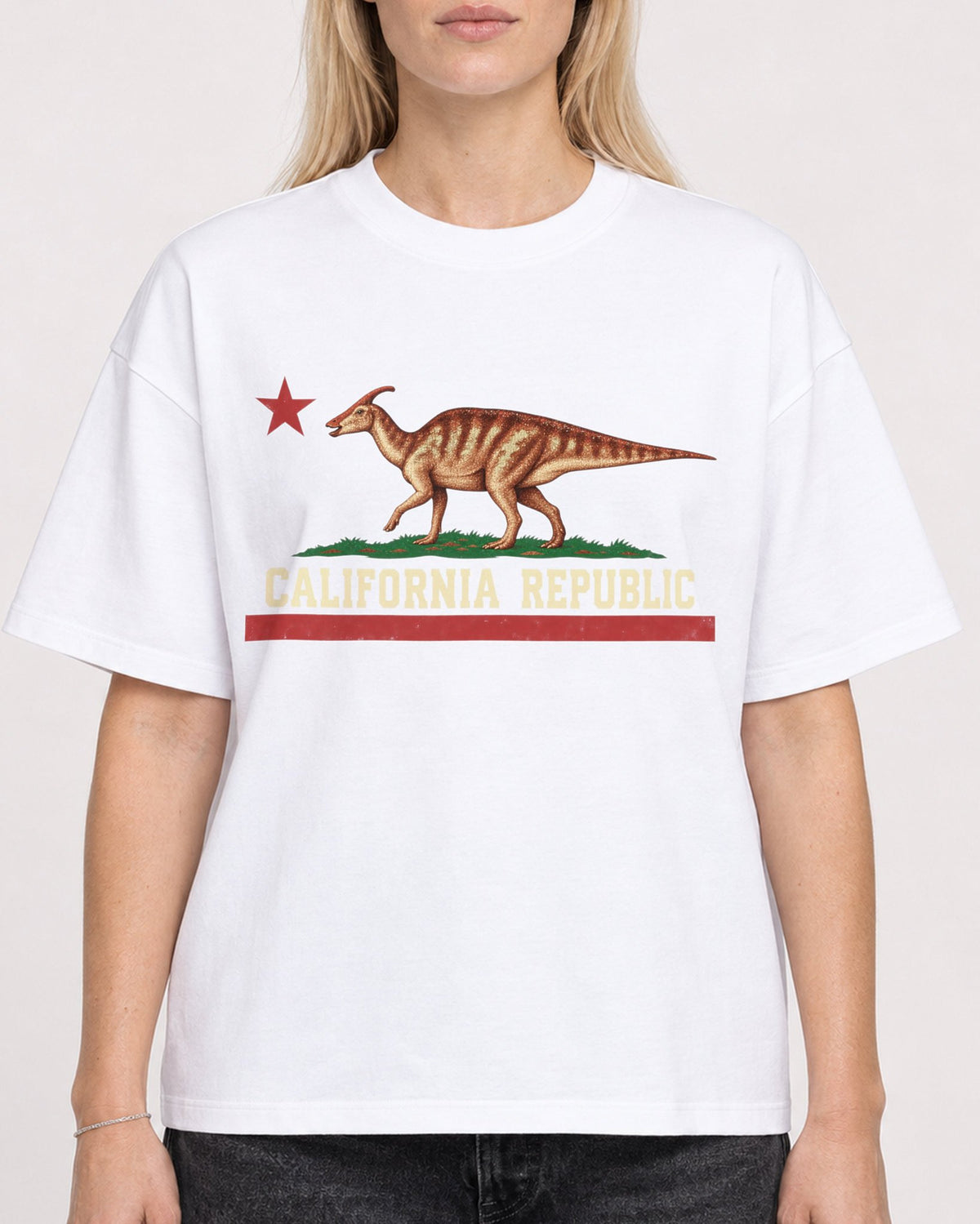 Mockup Boxy Heavyweight Tee White female close-up 08