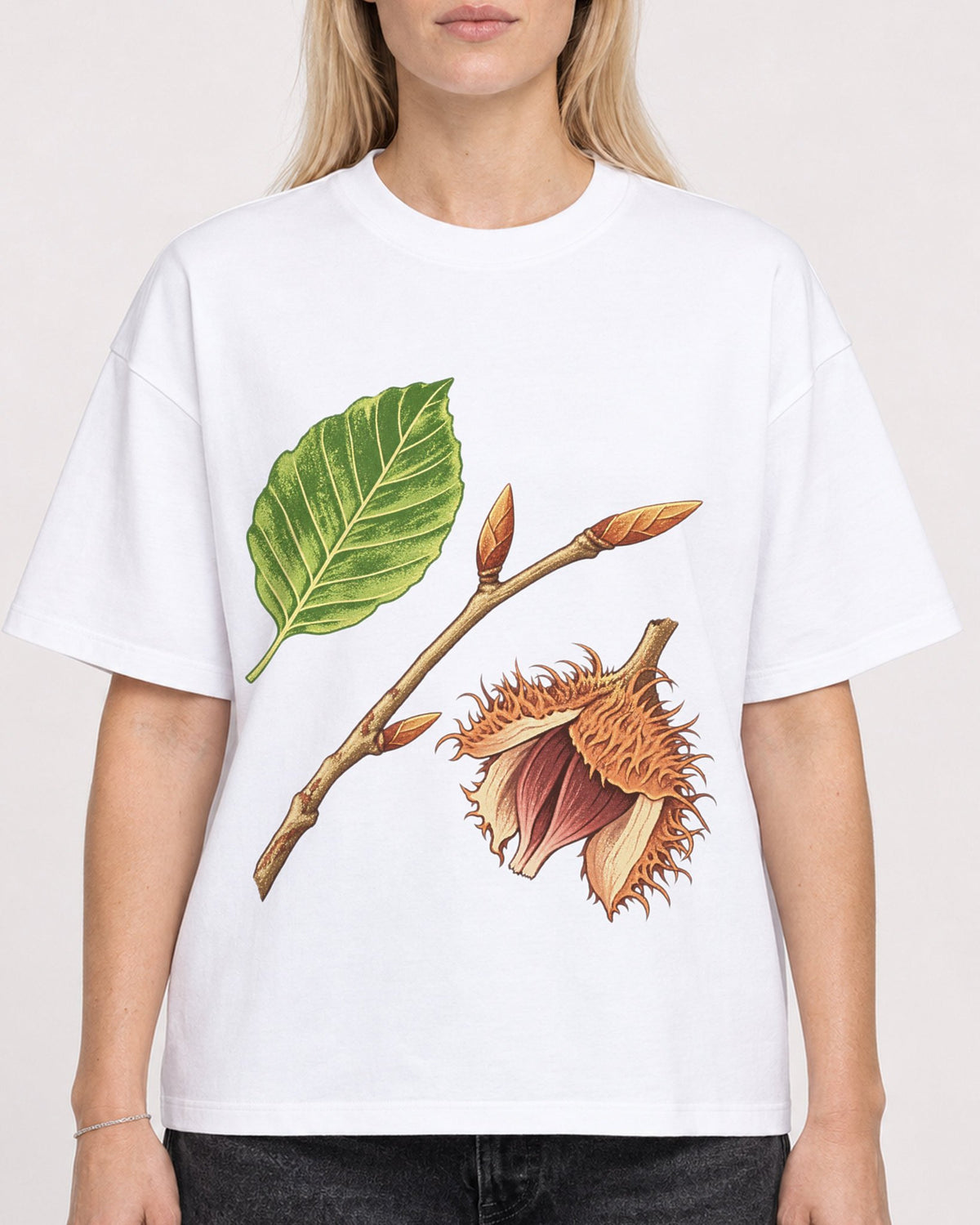 Mockup Boxy Heavyweight Tee White female close-up 08