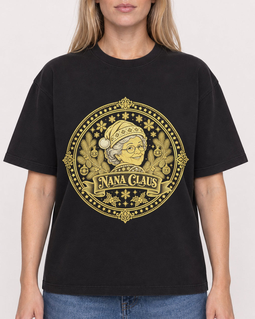 Mockup Boxy Heavyweight Tee Black female close-up 08