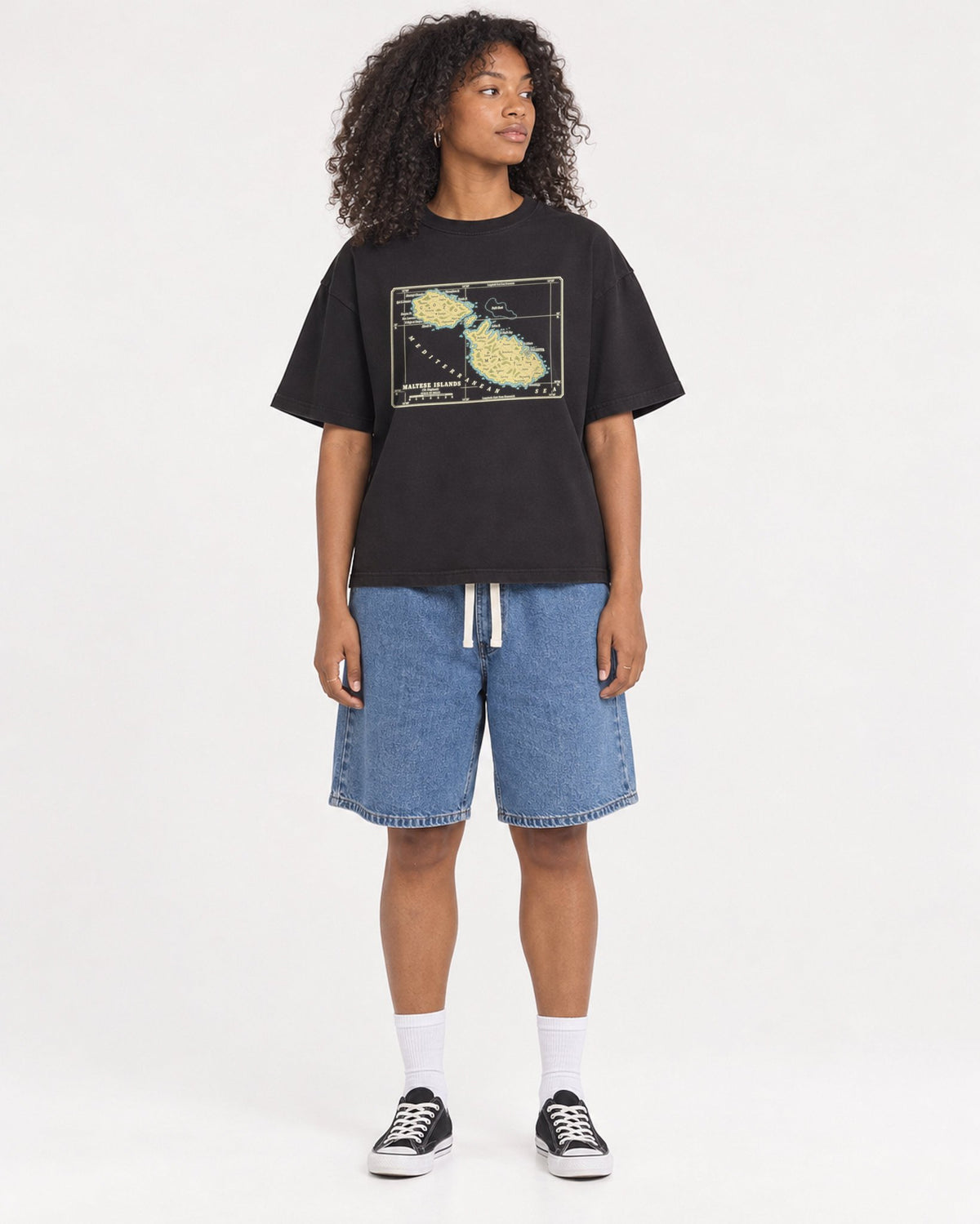 Mockup Boxy Heavyweight Tee Black female full-body 05