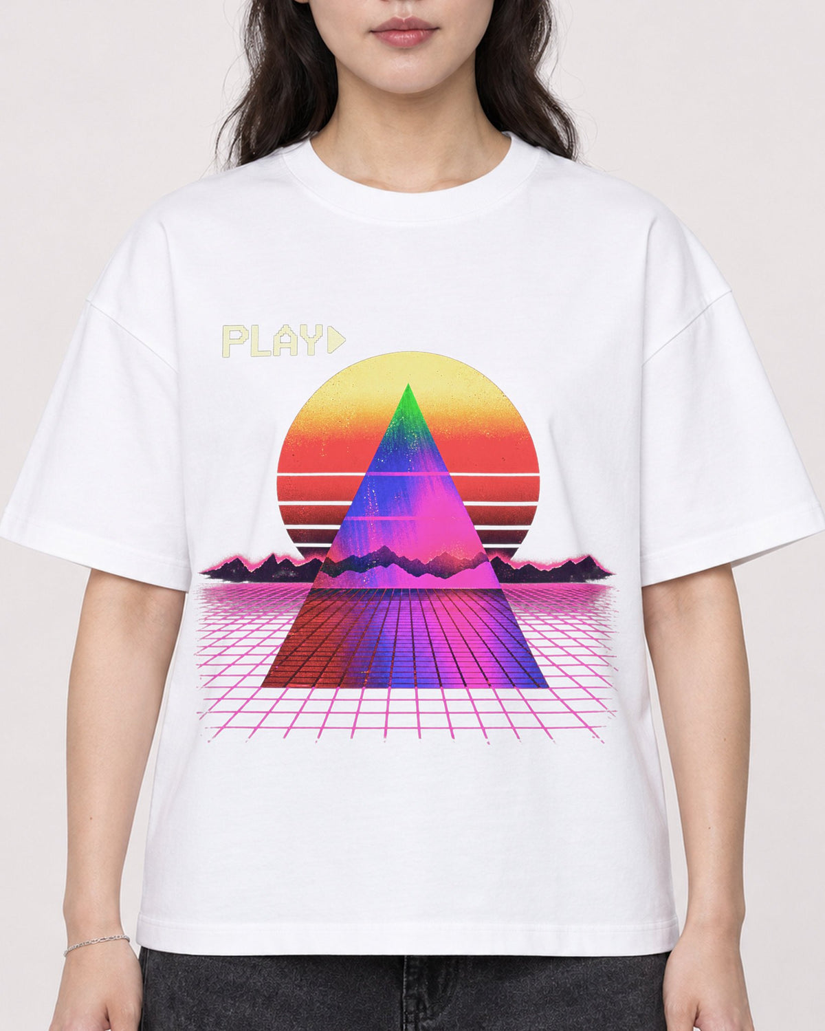 Mockup Boxy Heavyweight Tee White female close-up 03
