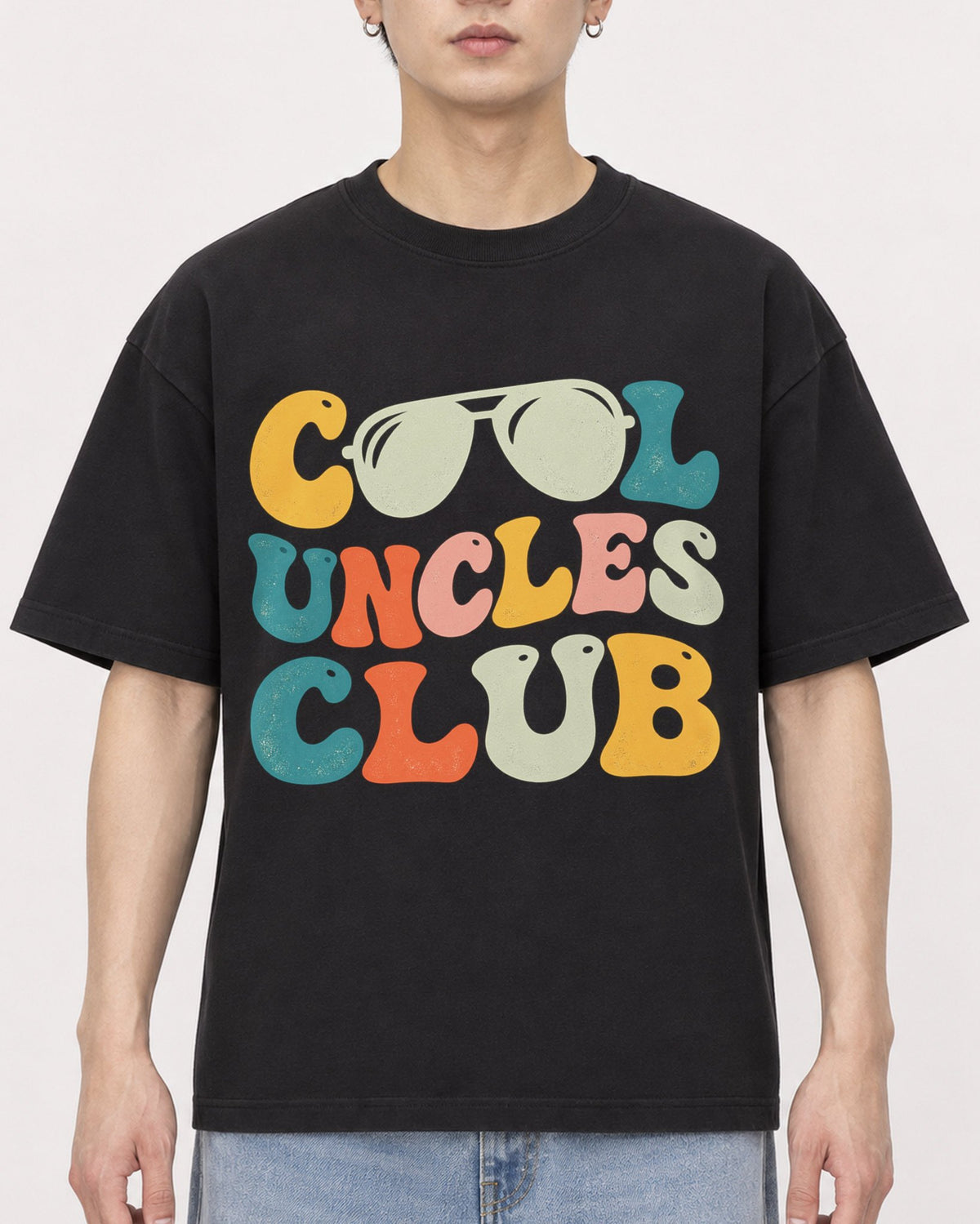 Mockup Boxy Heavyweight Tee Black male close-up 01