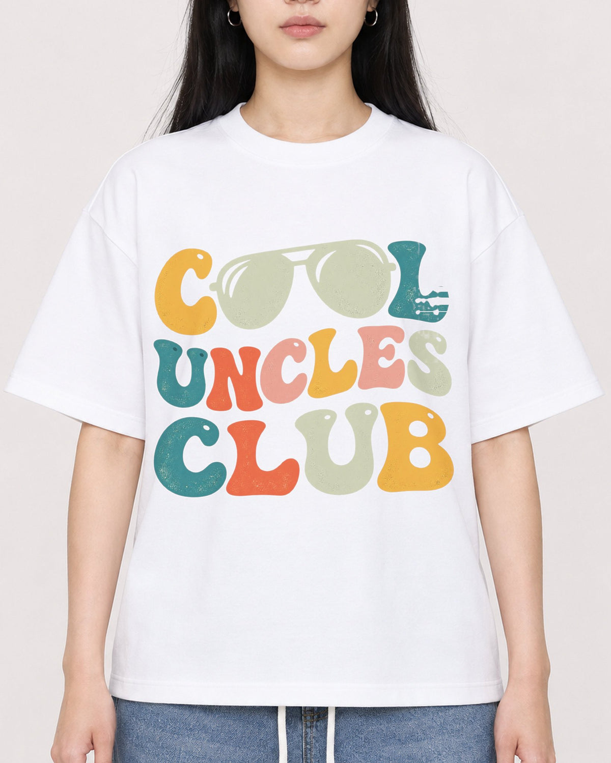 Mockup Boxy Heavyweight Tee White female close-up 01