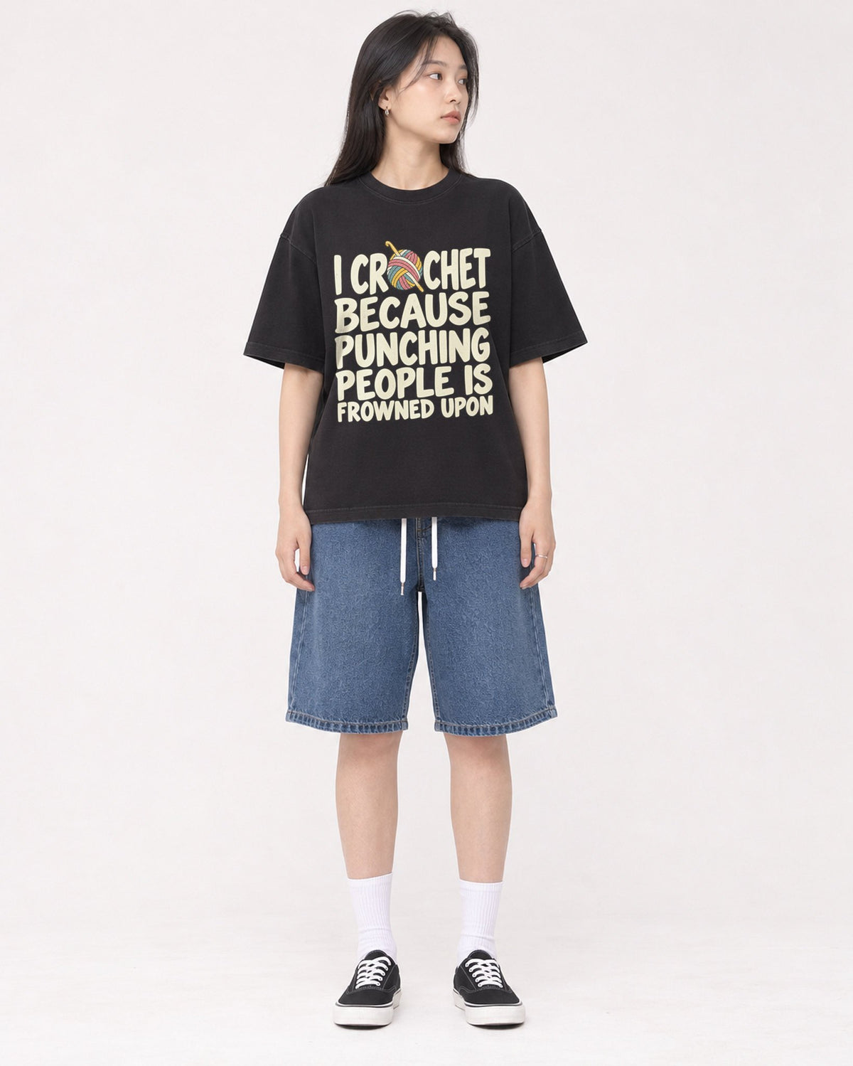 Mockup Boxy Heavyweight Tee Black female full-body 01
