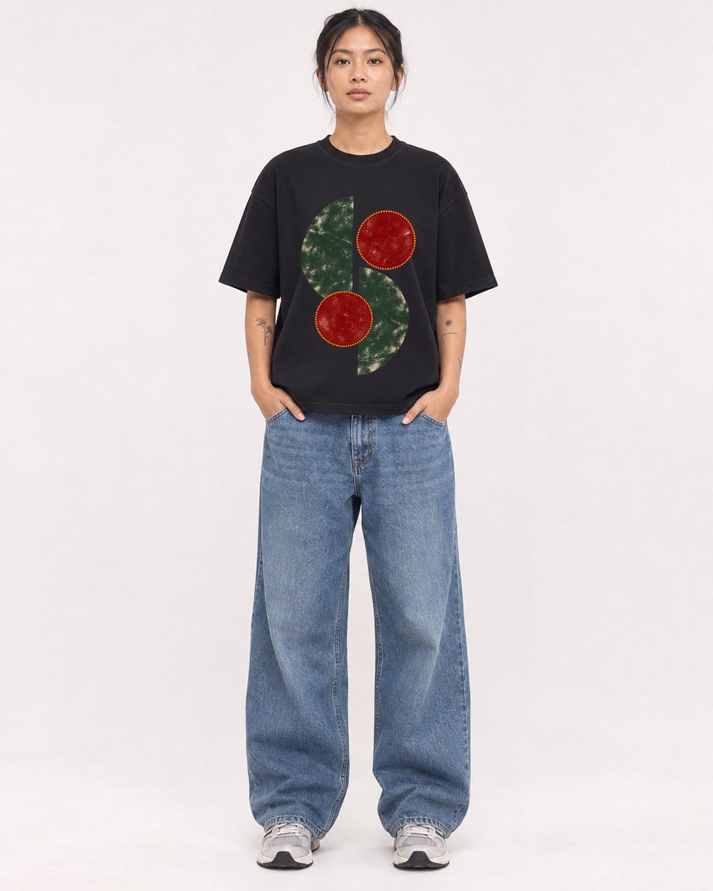 Mockup Boxy Heavyweight Tee Black female full-body 12