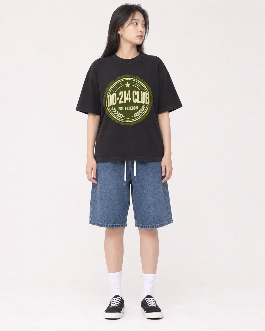 Mockup Boxy Heavyweight Tee Black female full-body 01