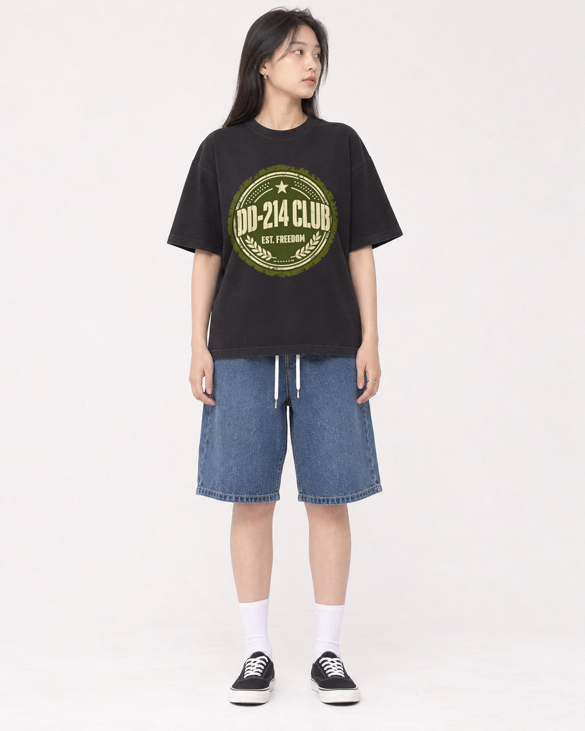 Mockup Boxy Heavyweight Tee Black female full-body 01