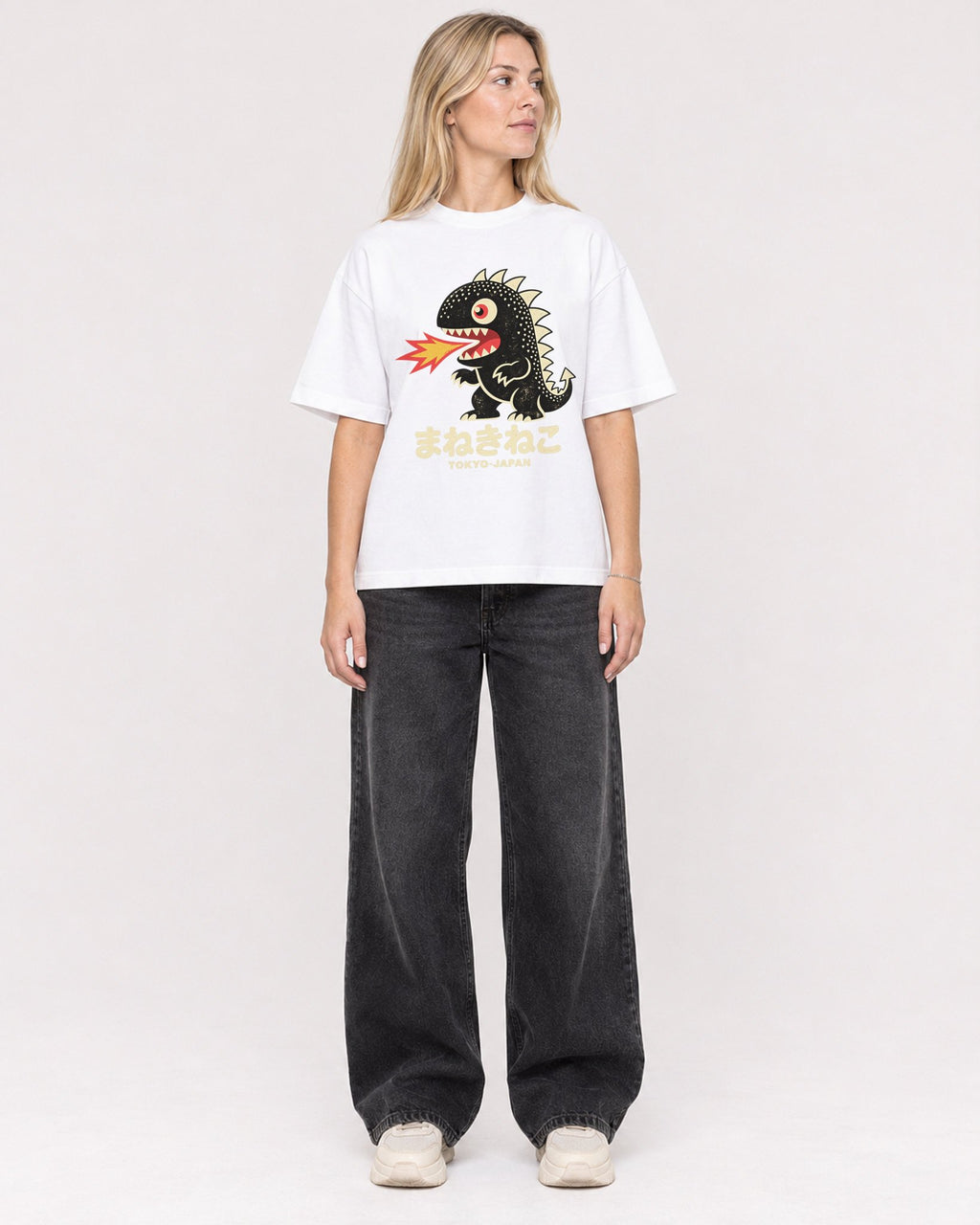 Mockup Boxy Heavyweight Tee White female full-body 08