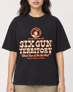 Mockup Boxy Heavyweight Tee Black female close-up 02
